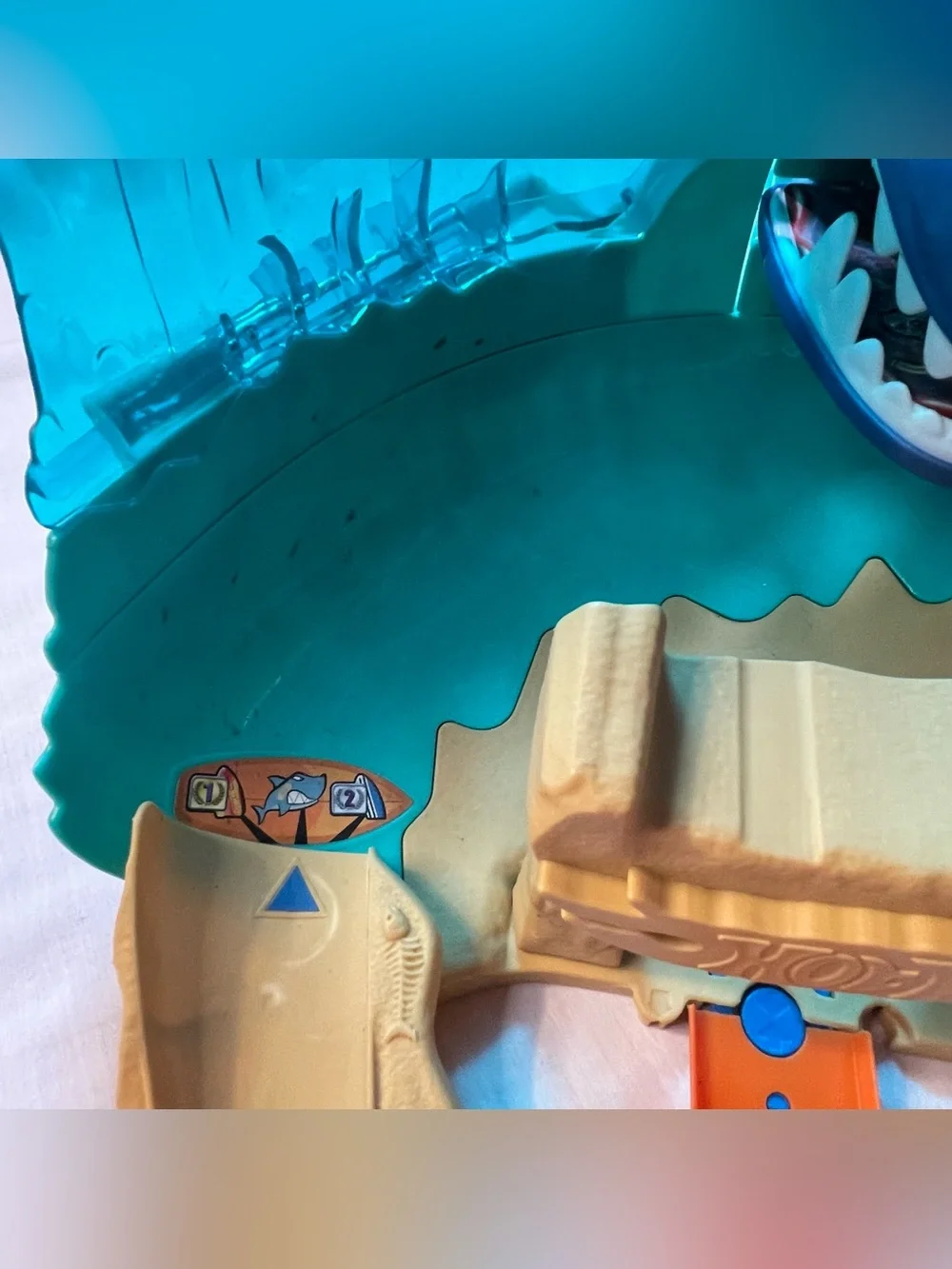 Mattel Hot Wheels City Shark Attack Beach Battle Playset 2017 Cars Racing